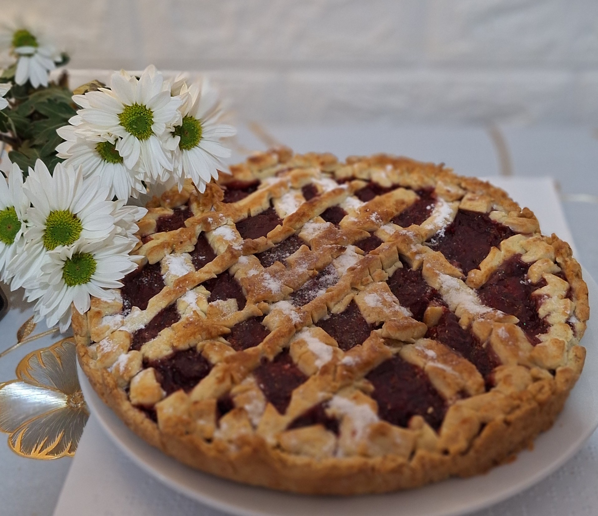 Пирог с клубничным вареньем🍓