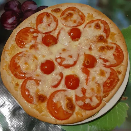 Пицца "маргарита" на камне