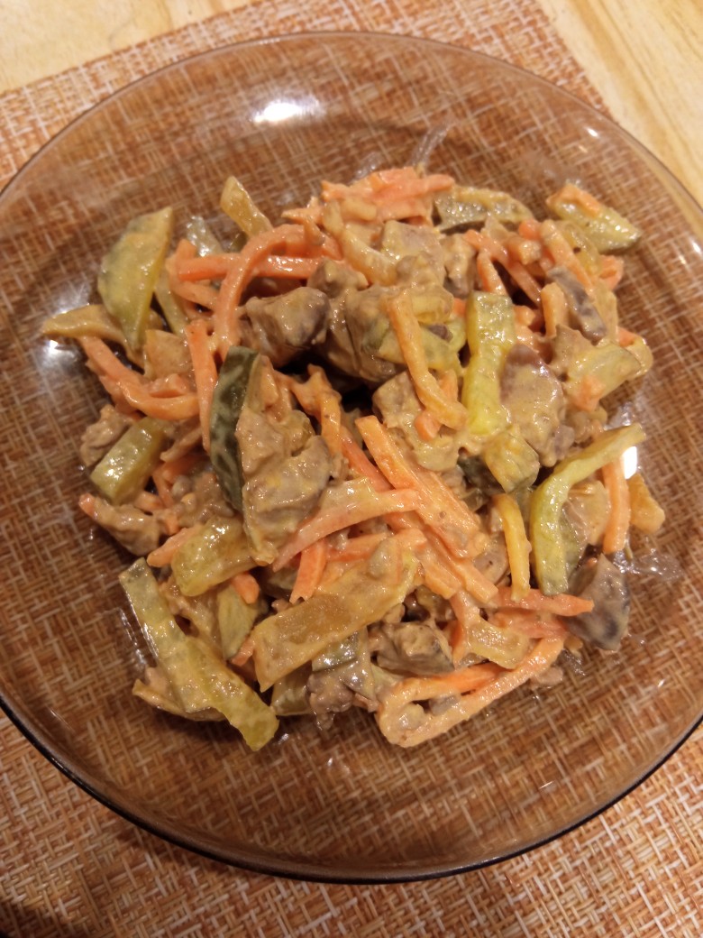 Салат с куриной печенью и морковью по корейски