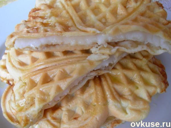 Бризоль с кальмарами в вафельнице