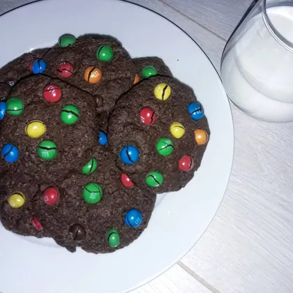 Шоколадное печенье с m&m's