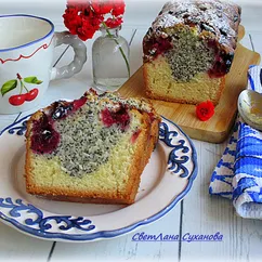 Кекс с вишней и маком