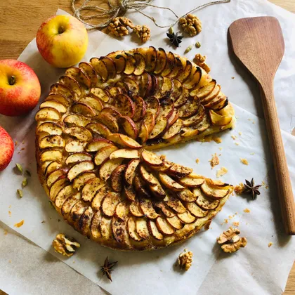 Пирог с яблоками на слоеном тесте🥮Теперь 100%-ный мастхэв на нашем столе☝️