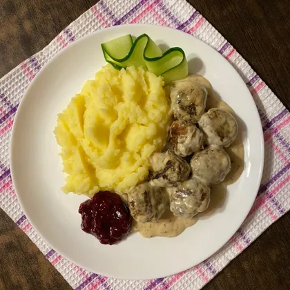 🇸🇪 Köttbullar (чёттбуллар) — шведские фрикадельки со сливочным соусом