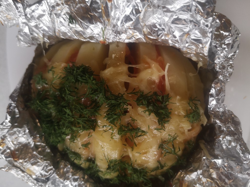 Картошка-гармошка с ветчиной и салом