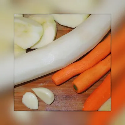 Салат из дайкона,моркови и яблок