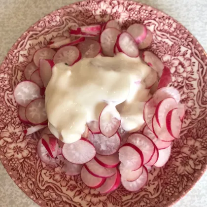 Салат из редиски со сметаной