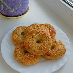 Творожные колечки с сыром и зеленью 🥯