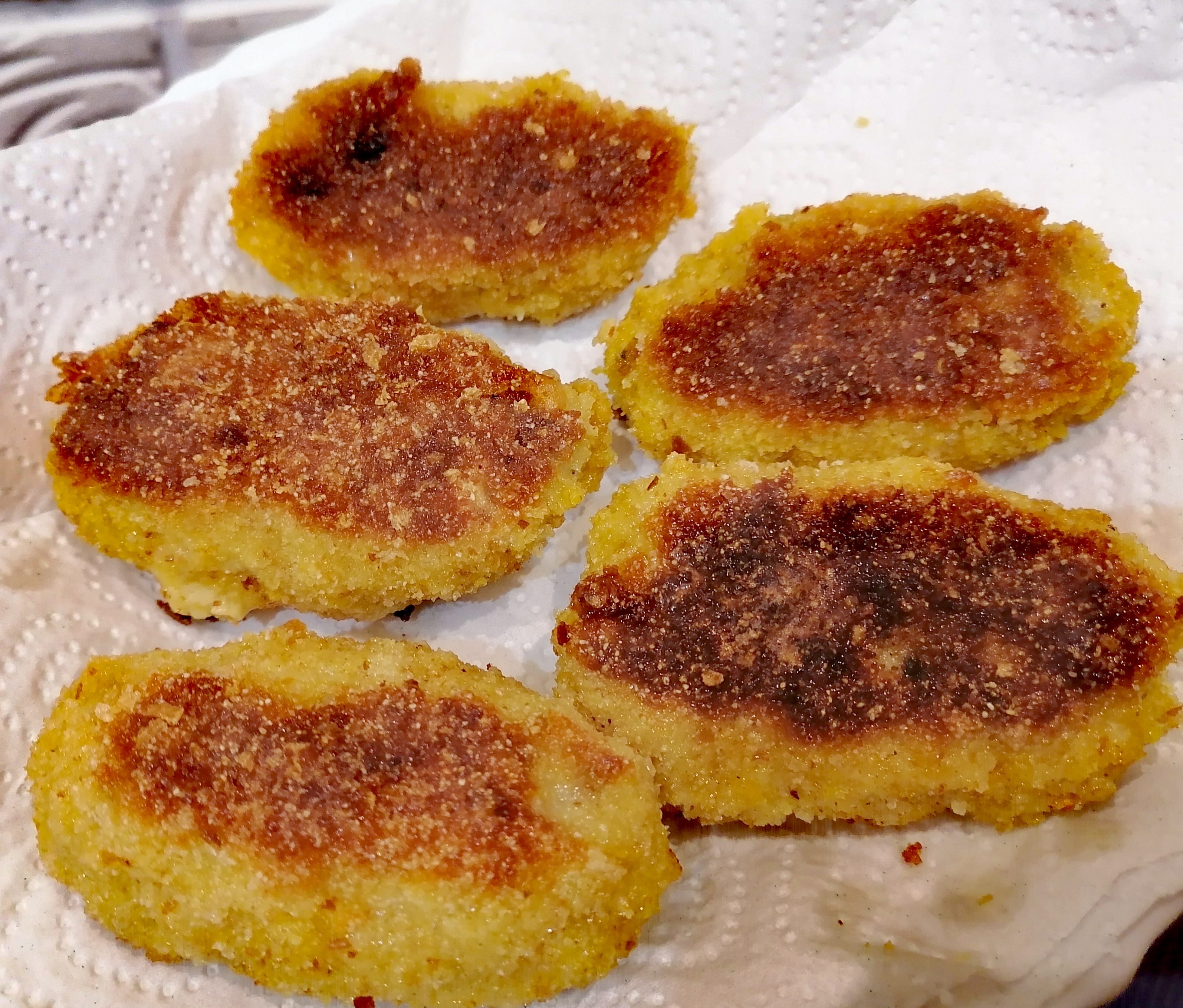 Рыбные котлетки с плавленым сыром 