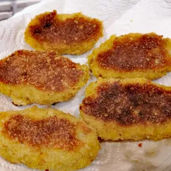 Рыбные котлетки с плавленым сыром 