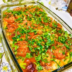 Картофель с овощами в духовке