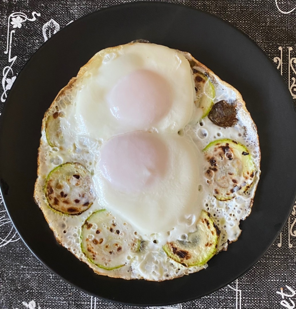 Яичница 🍳 с кабачком или турецкий менемен