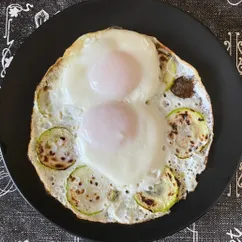 Яичница 🍳 с кабачком или турецкий менемен