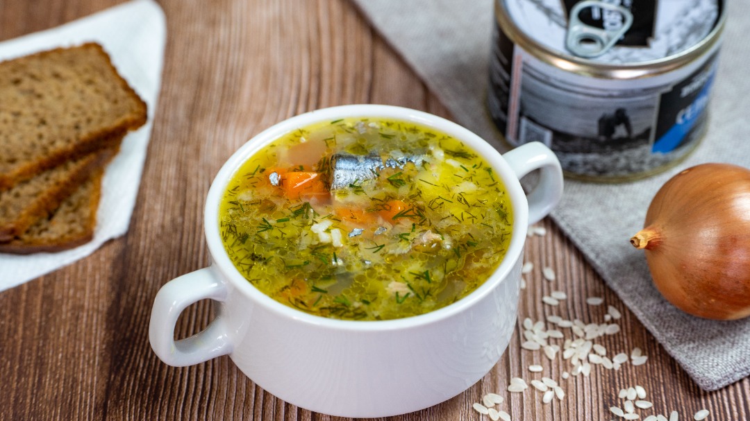 Простой рыбный суп с консервированной сайрой, пошаговый рецепт!