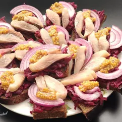 Мини-закуски с селедкой