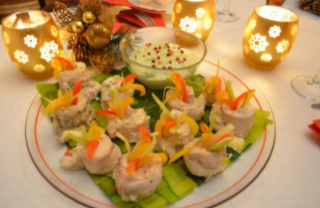 Куриные рулетики с соусом из авокадо