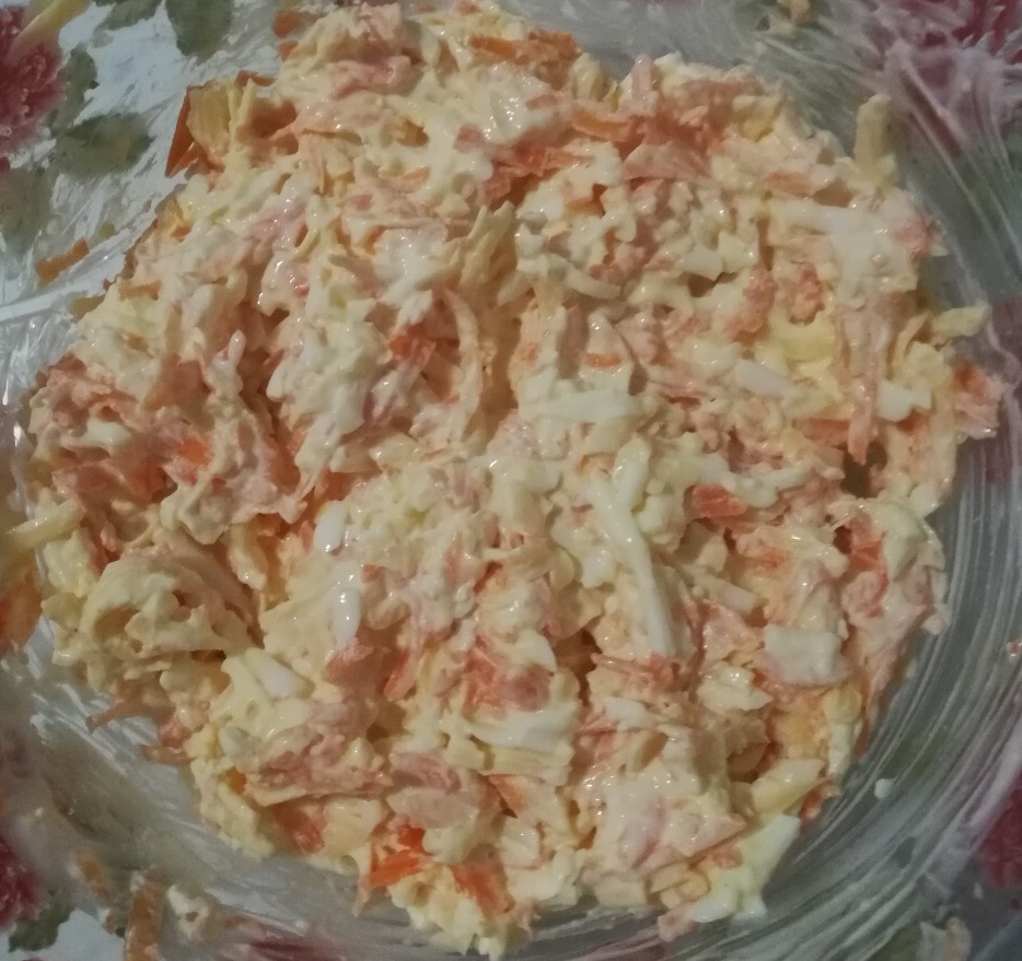 Салат сырный с морковью и яйцом