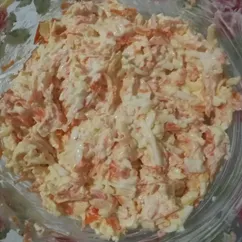 Салат сырный с морковью и яйцом