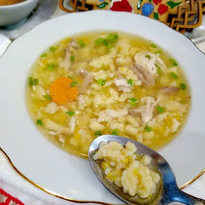 Куриный суп с тертой лапшой на манке и чечевицей