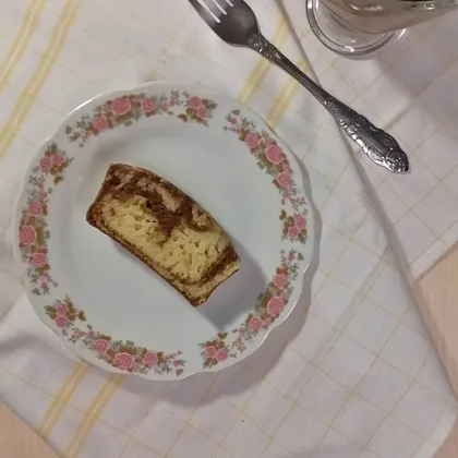 Мраморный кекс с шоколадным соусом