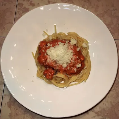 Спагетти с томатно-сливочным соусом и креветками 😋