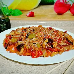 Куриное мясо с овощами в кисло-сладком соусе🥡