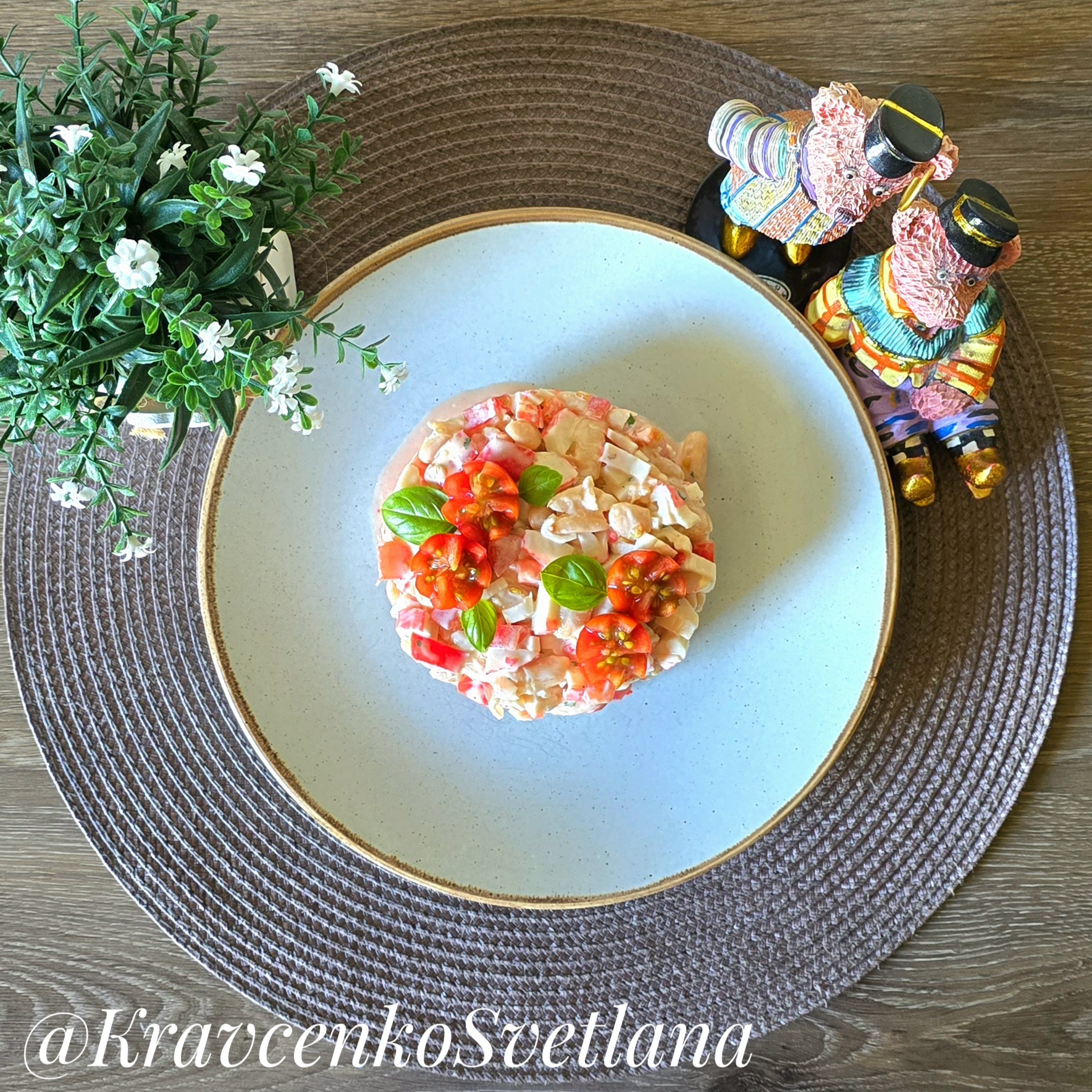 Салат с фасолью и крабовыми палочками