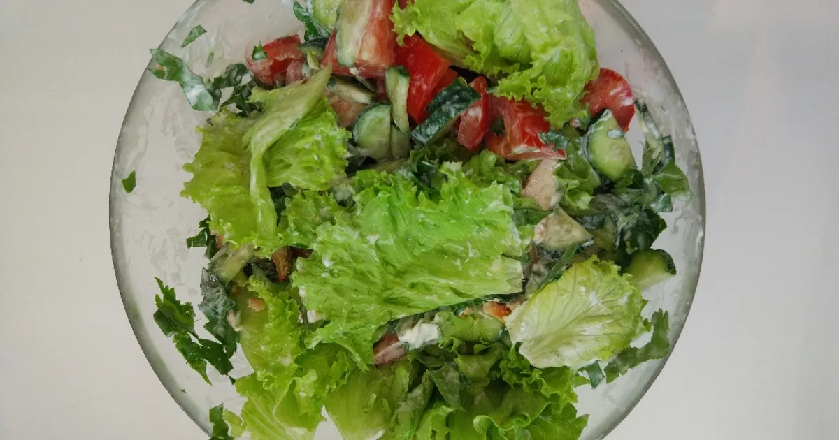 Легкий салат с курицей, зеленью и овощами рецепт с фото пошаговый от ...