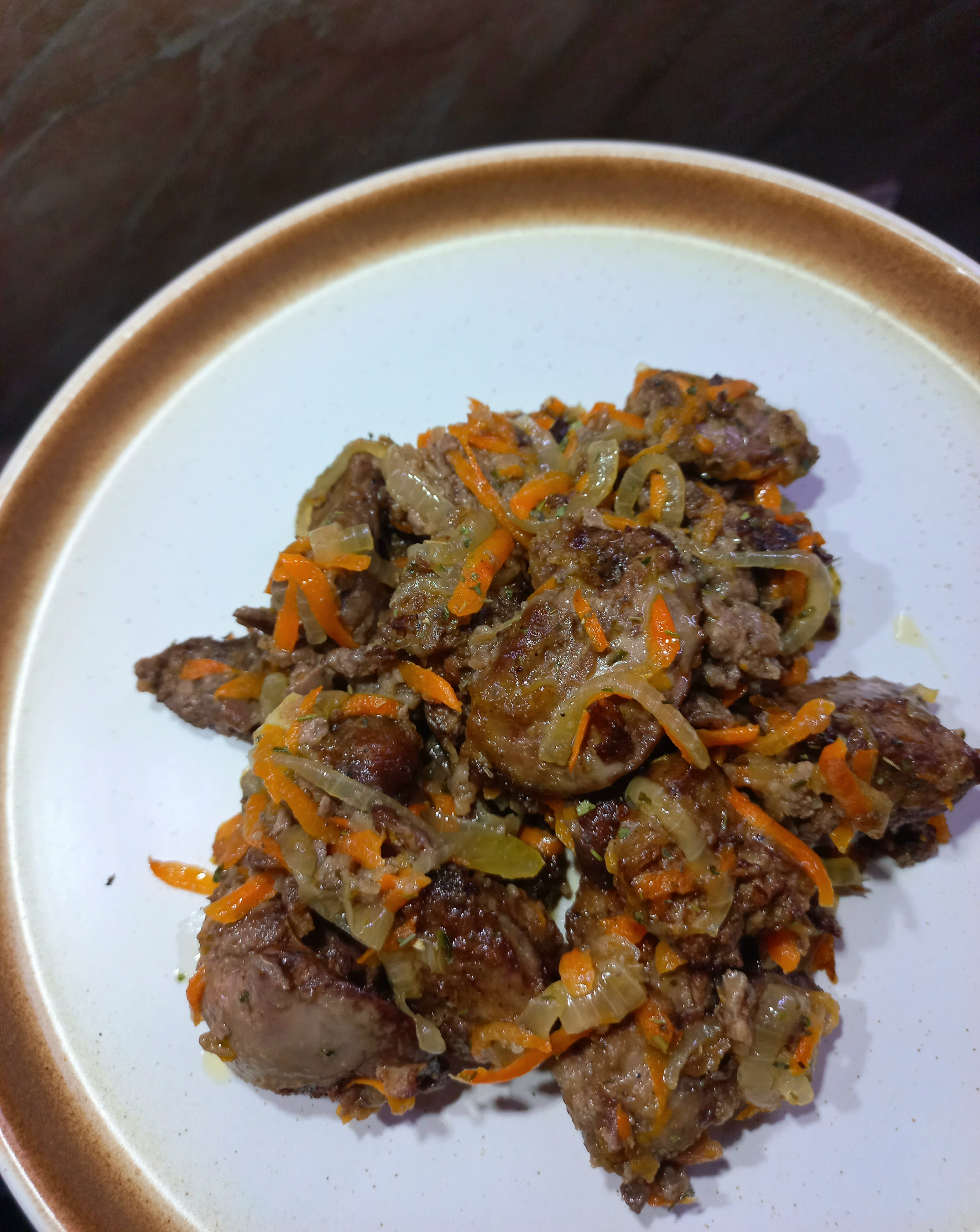 Куриная печень тушеная с овощами