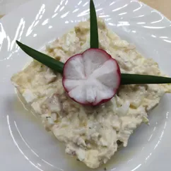 Салат с курицей и ананасом