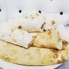 Рулетики из лаваша с сыром, творогом и зеленью😋