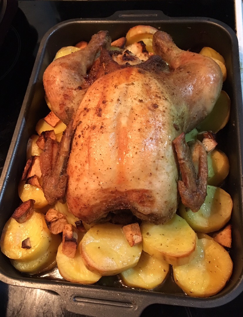 Курица, запечённая с картошкой и яблоками — рецепты | Дзен