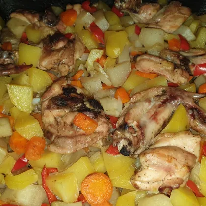 Картошечка с курицей и овощами в духовке
