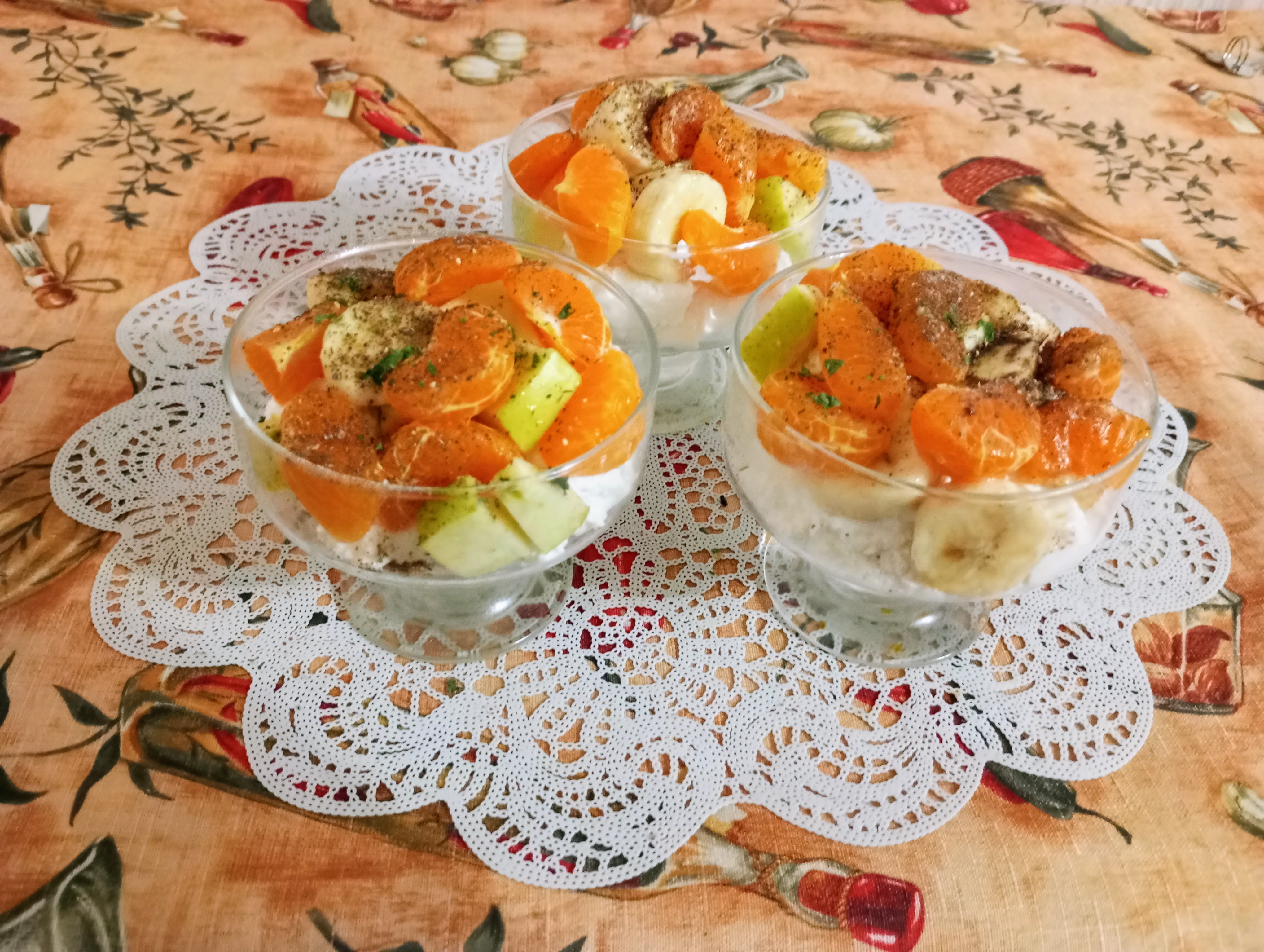 Творог с фруктовым салатом