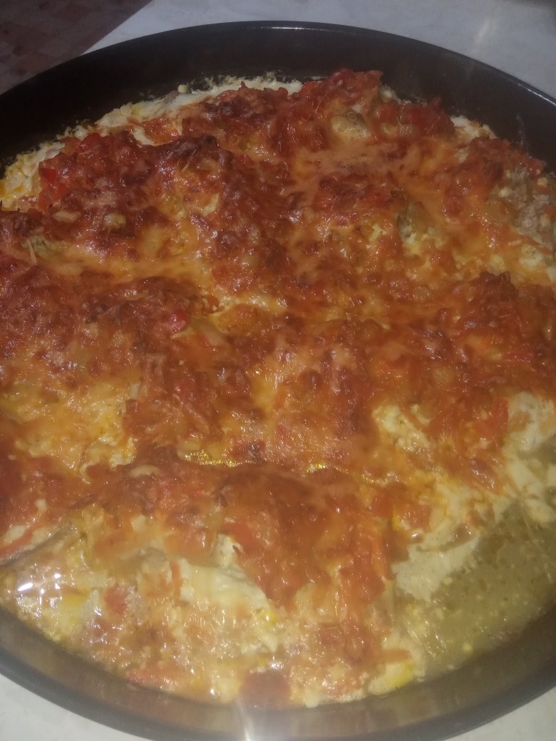 Горбуша запечённая с овощами и соусом