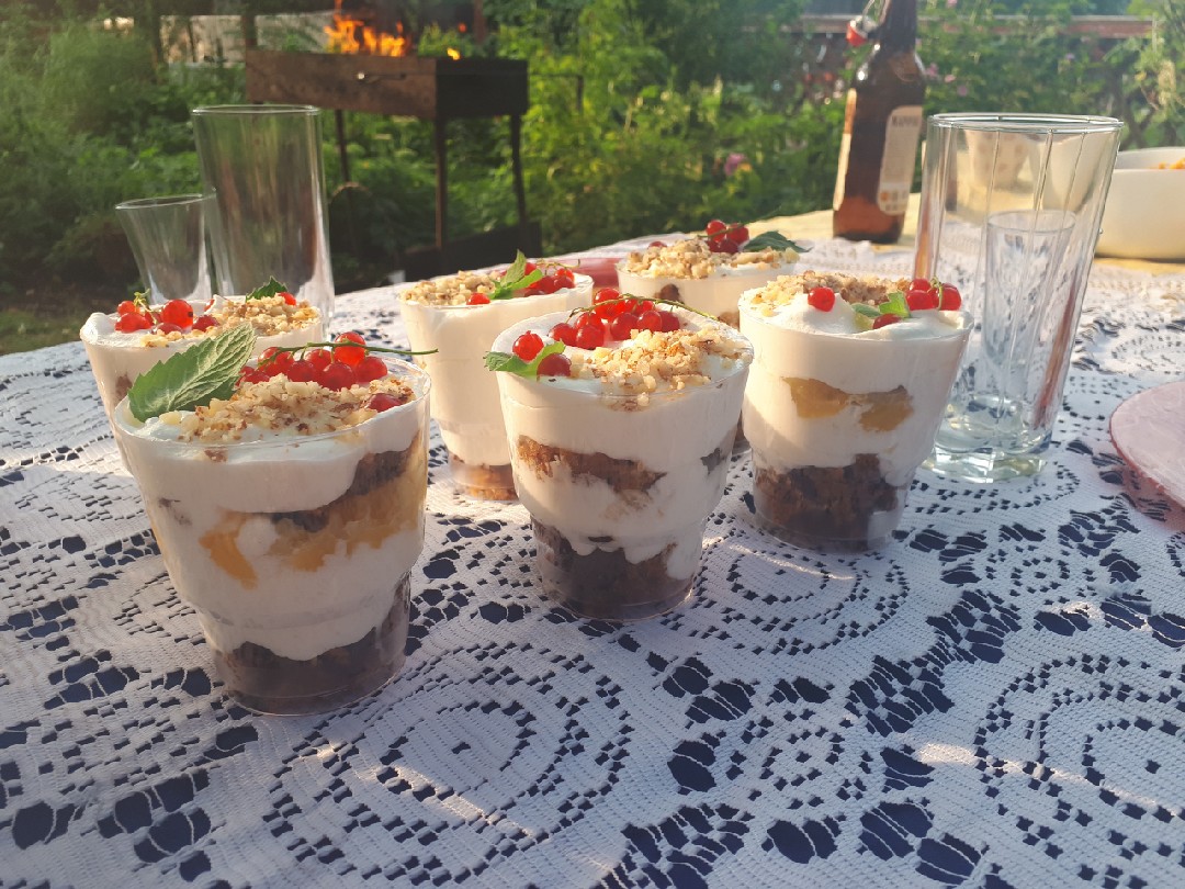 Трайфлы с морковным бисквитом и апельсином