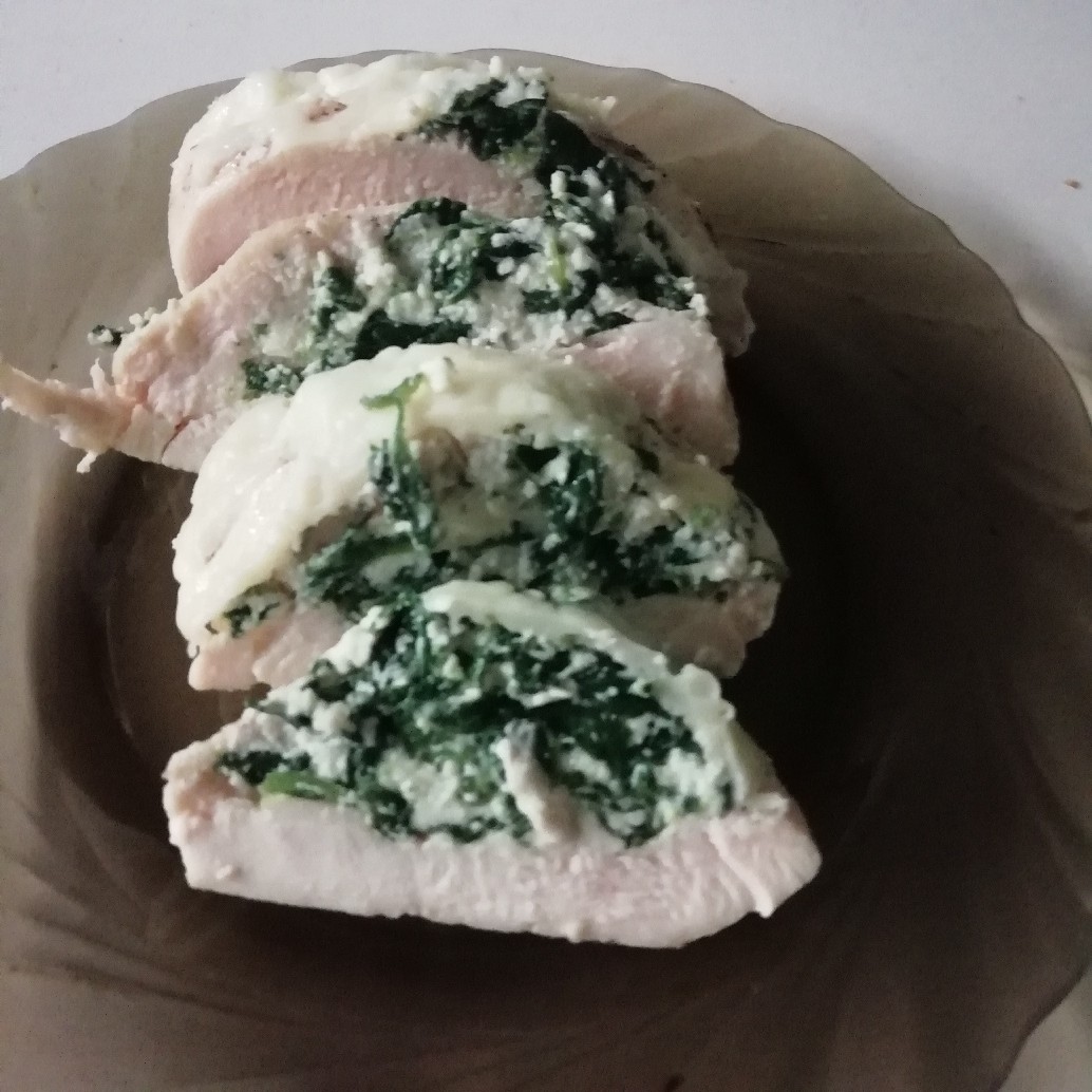 Рецепт куриных грудок с сыром рикотта и шпинатом - вкусное и полезное блюдо