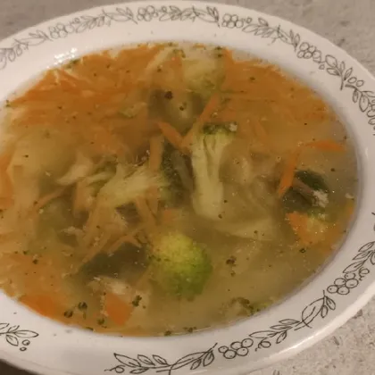Лёгкий куриный суп с брокколи 🥦