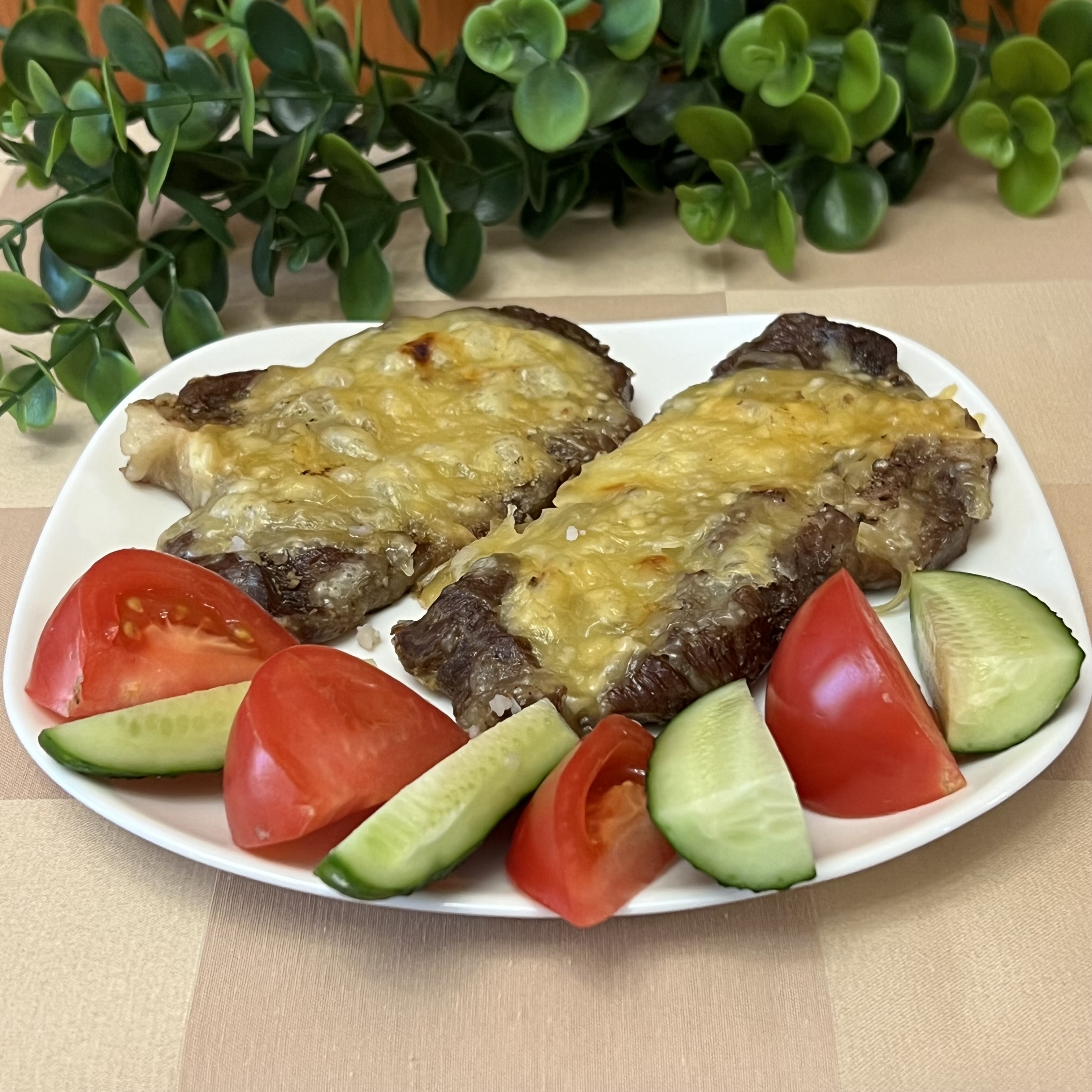 Стейки из свиной шейки с сыром в духовке