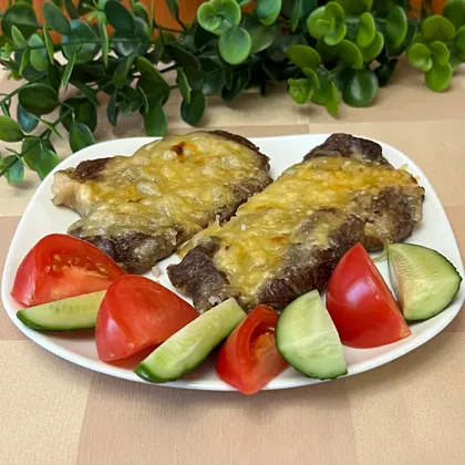 Стейки из свиной шейки с сыром в духовке