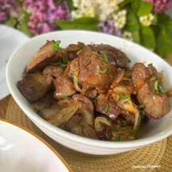 Куриная печень с луком