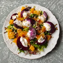 Салат со свёклой, козьим сыром и апельсином