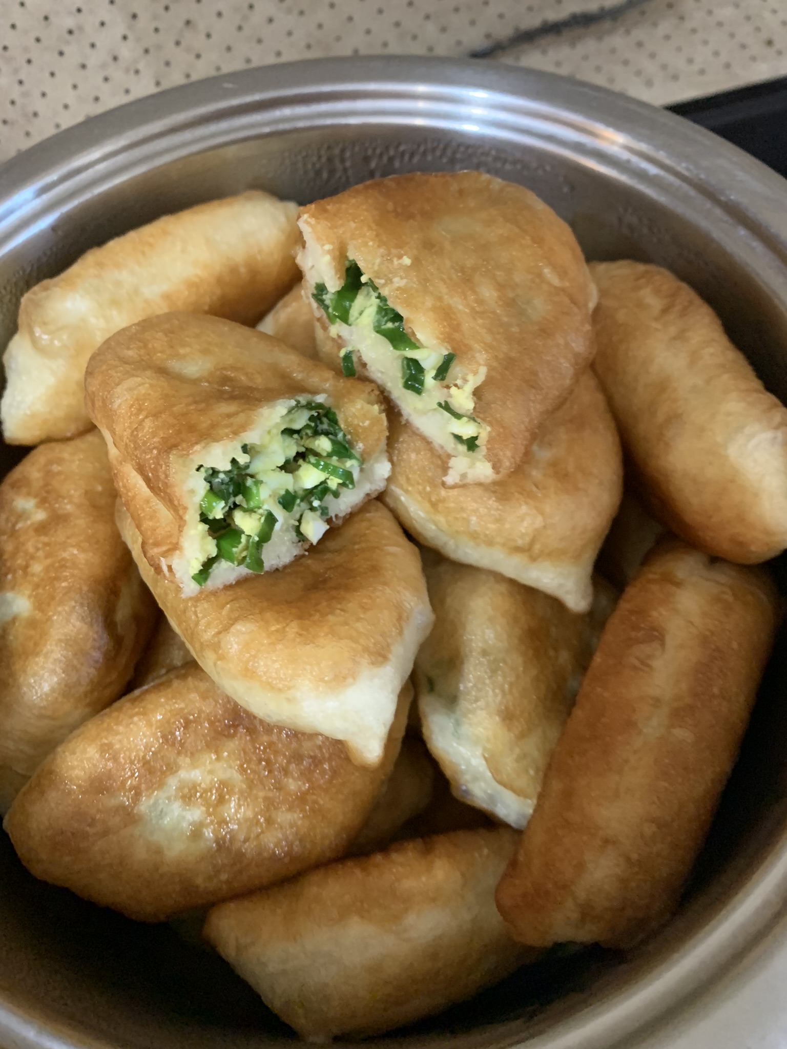 Пирожки с зелёным луком и яйцом 