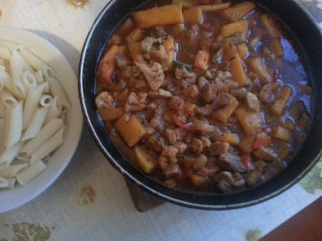 Свинина тушёная с овощами и тыквой