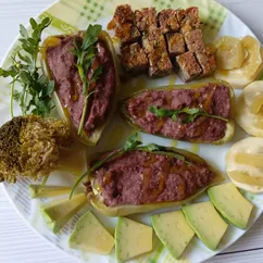 Перцы с фасолевым паштетом