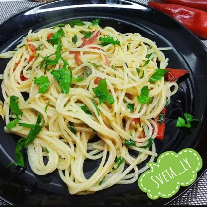 Спагетти острые с чесноком и перцем Чили