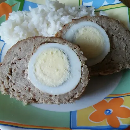 Мясной рулет с яйцом