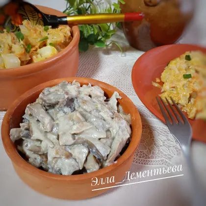 Жареные лесные грибы со сметаной 