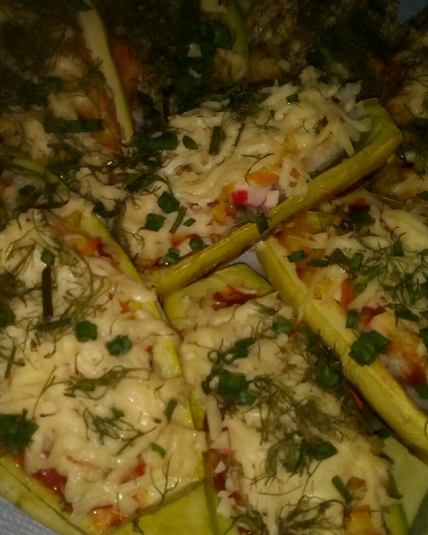 Лодочки из кабачков с крабовыми палочками