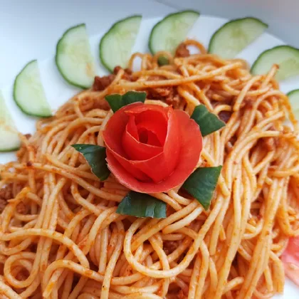 Спагетти в томатном соусе с фаршем